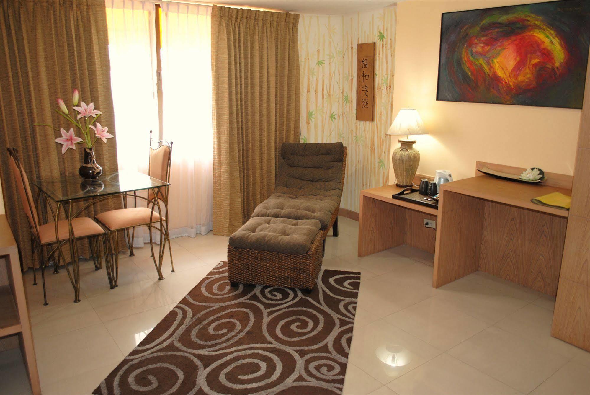 Pasadena Lodge Pattaya Εξωτερικό φωτογραφία